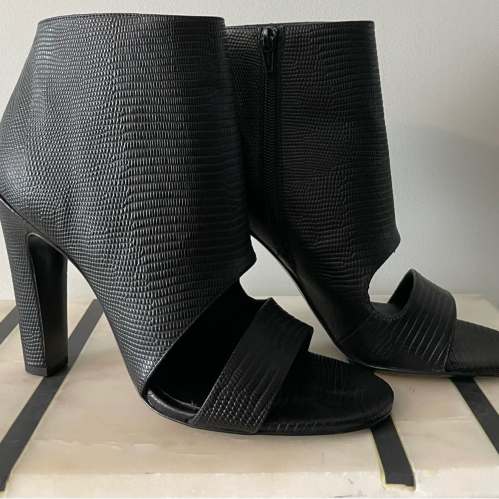 Vince Sansa Embossed Sandal